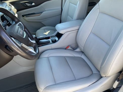 Used 2019 GMC Acadia SLT w/ LPO, Floor Liner Package FWD image 11
