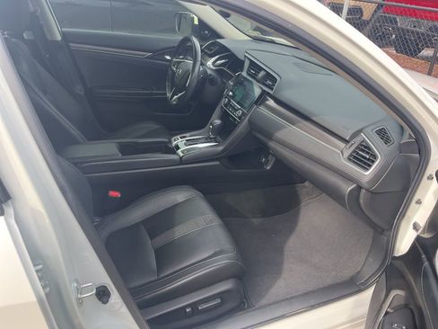 Used 2019 Honda Civic Touring image 12