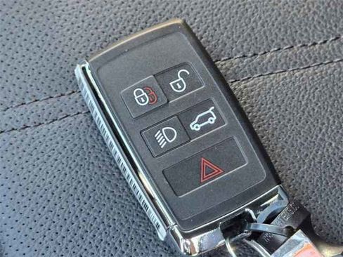 New 2025 Land Rover Range Rover Velar Dynamic SE image 43