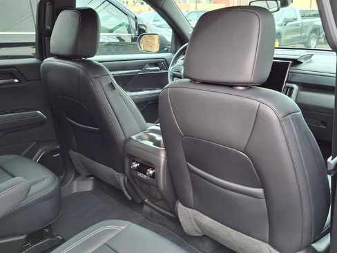 Used 2024 GMC Acadia Elevation w/ Trailering Package AWD/4WD image 10