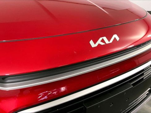 Certified 2024 Kia Niro EX FWD image 28
