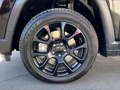 Certified 2023 Jeep Compass Latitude AWD/4WD image 8