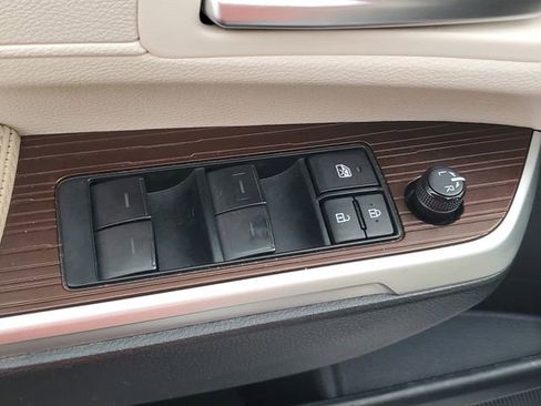 Used 2024 Toyota Sienna LE FWD image 17