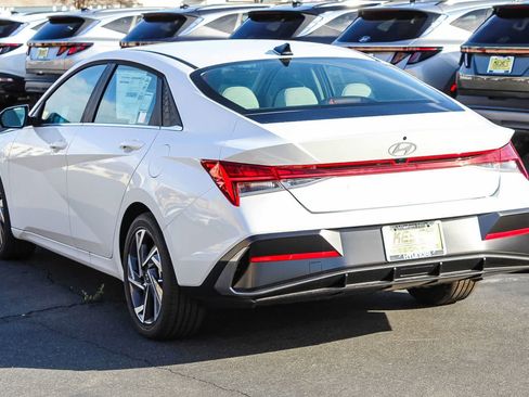 New 2025 Hyundai Elantra Limited image 6