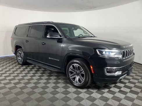 Used 2023 Jeep Wagoneer L Series II AWD/4WD image 2