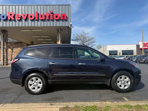Used 2017 Chevrolet Traverse LS FWD image 8