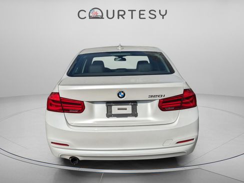 Used 2017 BMW 320i Sedan image 4