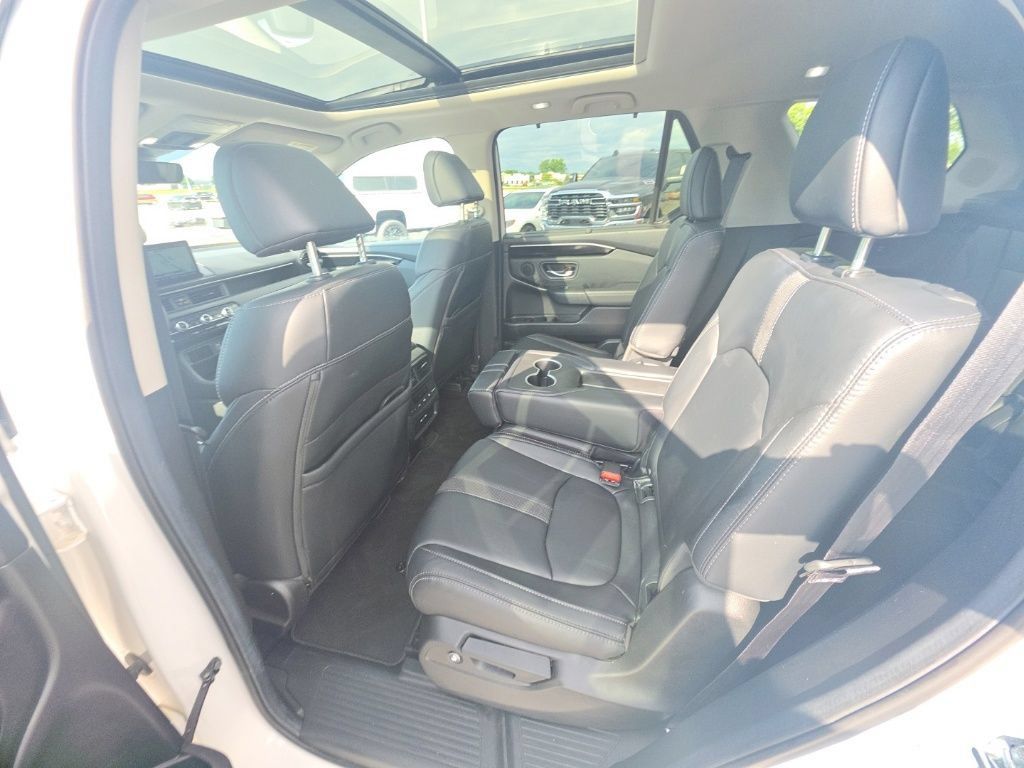 Certified 2025 Honda Pilot Touring image 27