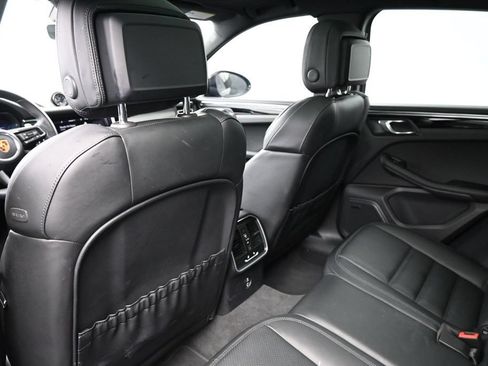 Certified 2026 Porsche Macan AWD/4WD image 8