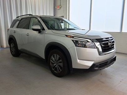 Used 2023 Nissan Pathfinder SV