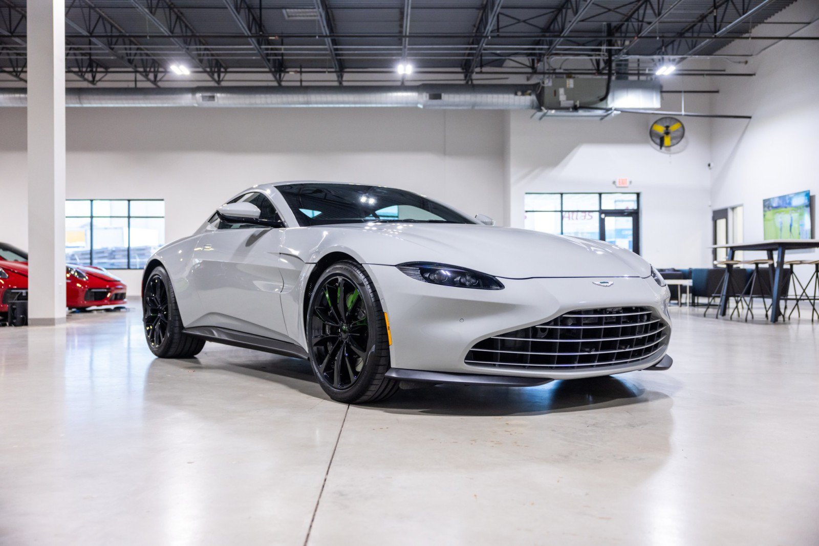 Used 2023 Aston Martin V8 Vantage Coupe RWD image 3