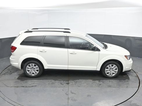 Used 2020 Dodge Journey SE FWD image 33