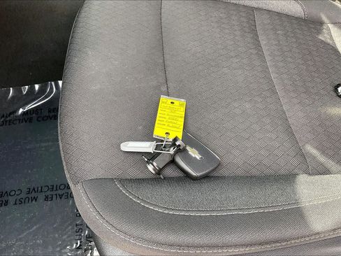 Used 2025 Chevrolet Silverado 2500 LT w/ Convenience Package image 14