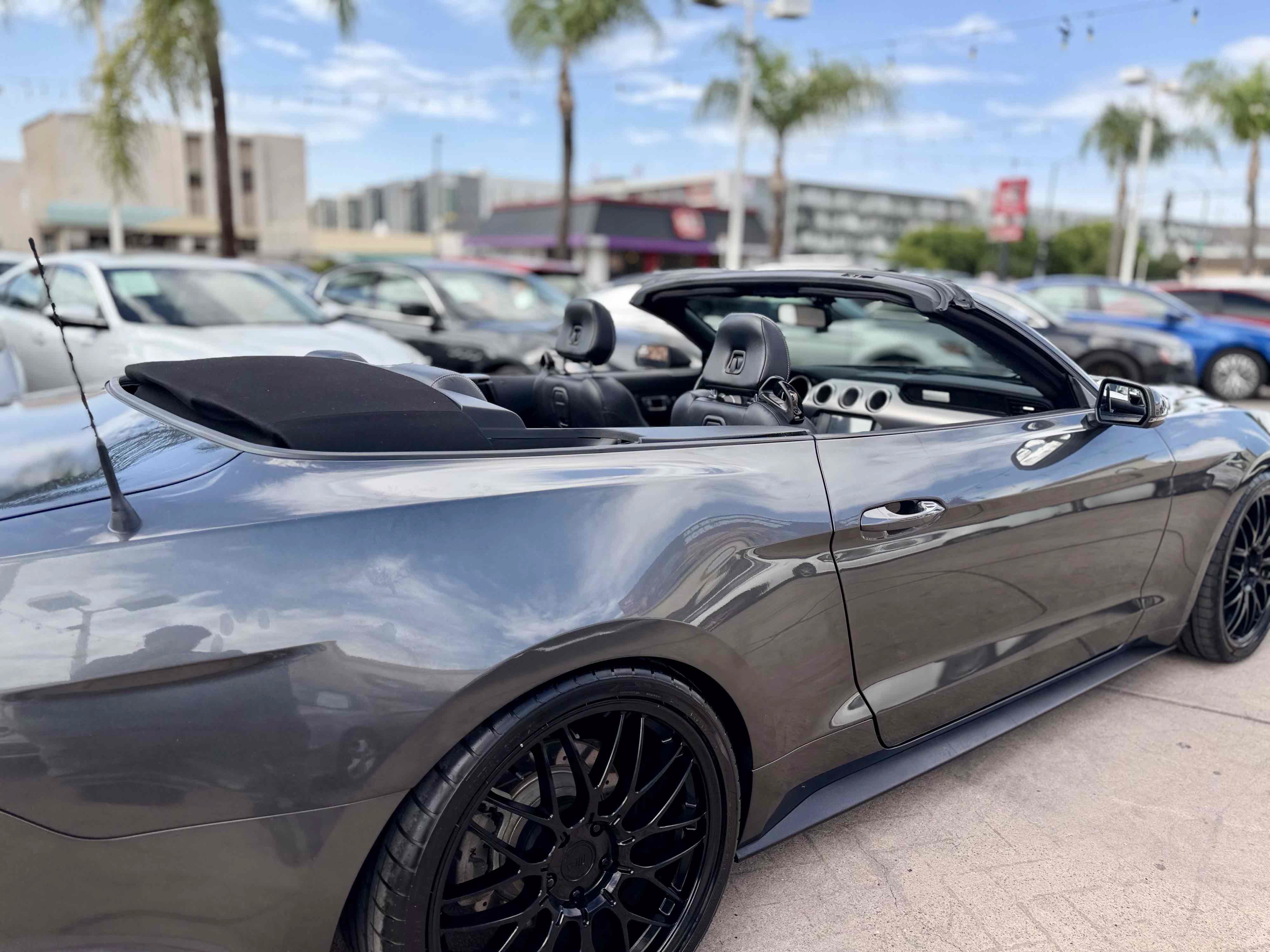 Used 2018 Ford Mustang Premium RWD image 8