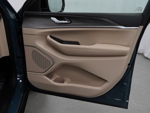 New 2026 Jeep Grand Cherokee Limited image 32