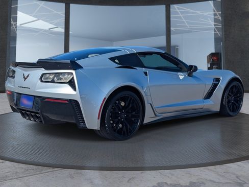Used 2016 Chevrolet Corvette Z06 w/ 3LZ Preferred Equipment Group image 6