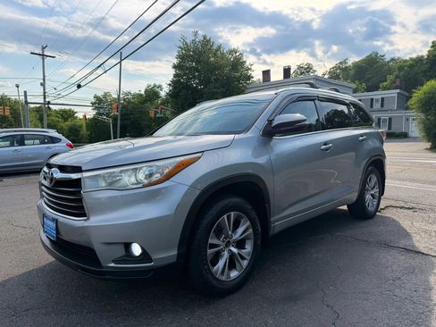 Used 2015 Toyota Highlander XLE AWD/4WD image 3
