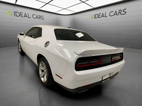 Used 2021 Dodge Challenger SXT RWD image 7