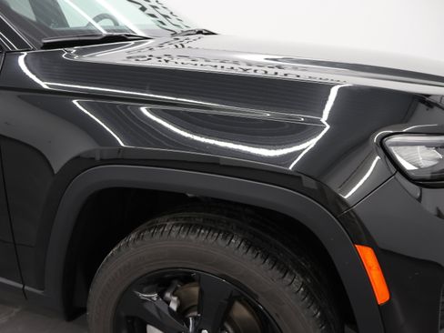 Used 2025 Jeep Grand Cherokee Limited w/ Luxury Tech Group II image 28