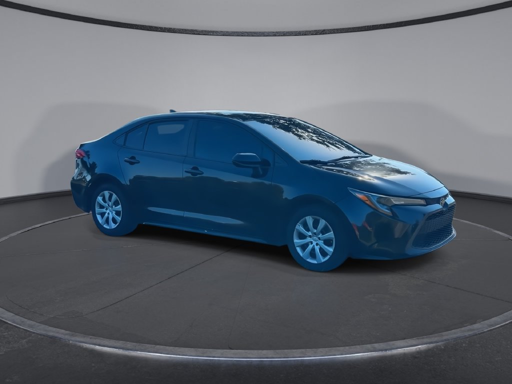 Used 2022 Toyota Corolla LE FWD image 2