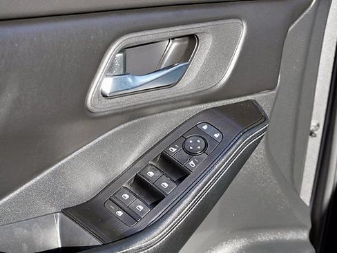 Used 2024 Nissan Rogue SV AWD/4WD image 33
