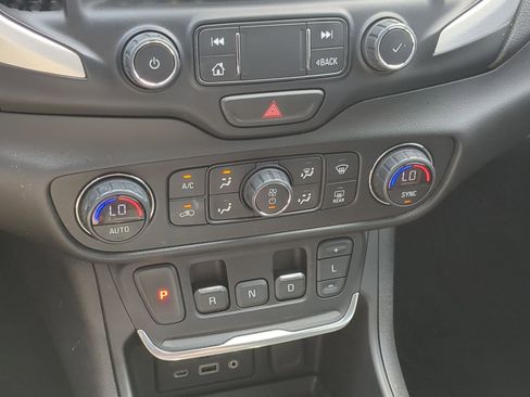 Used 2020 GMC Terrain SLE w/ Driver Convenience Package FWD image 18