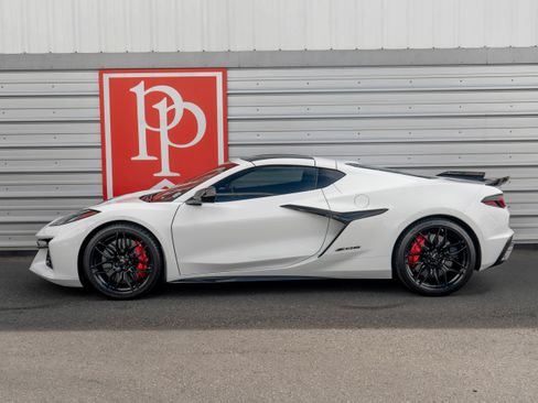 Used 2024 Chevrolet Corvette Z06 w/ Stealth Interior Trim Package RWD image 35