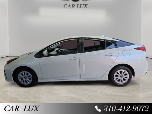 Used 2019 Toyota Prius L Eco FWD image 2