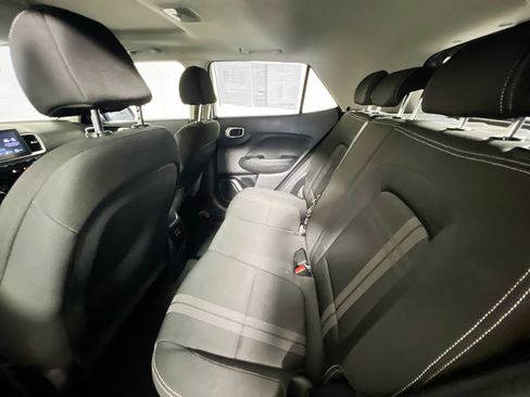 Used 2024 Hyundai Venue SEL FWD image 28
