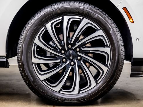 Used 2025 Lincoln Navigator L Black Label AWD/4WD image 40