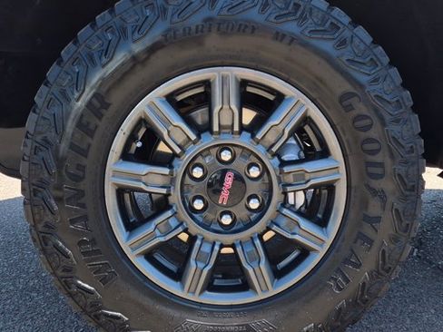 Used 2025 GMC Sierra 1500 AT4X AWD/4WD image 30
