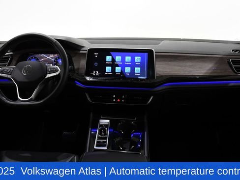 Used 2025 Volkswagen Atlas SEL AWD/4WD image 8