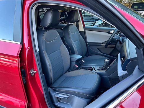 Certified 2023 Volkswagen Taos SE w/ Panoramic Sunroof Package image 7