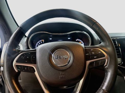 Used 2019 Jeep Grand Cherokee Altitude AWD/4WD image 13