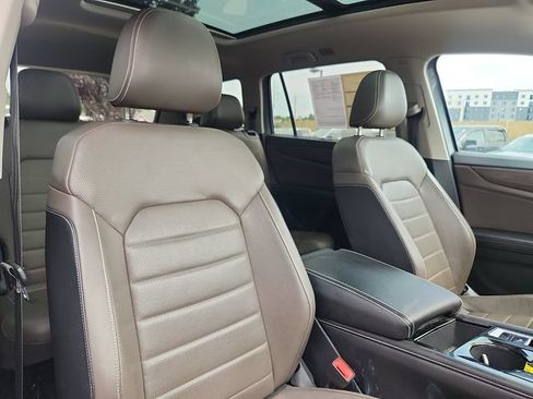 Used 2024 Volkswagen Atlas SEL AWD/4WD image 34