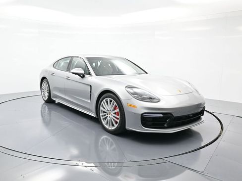 Certified 2020 Porsche Panamera GTS image 3
