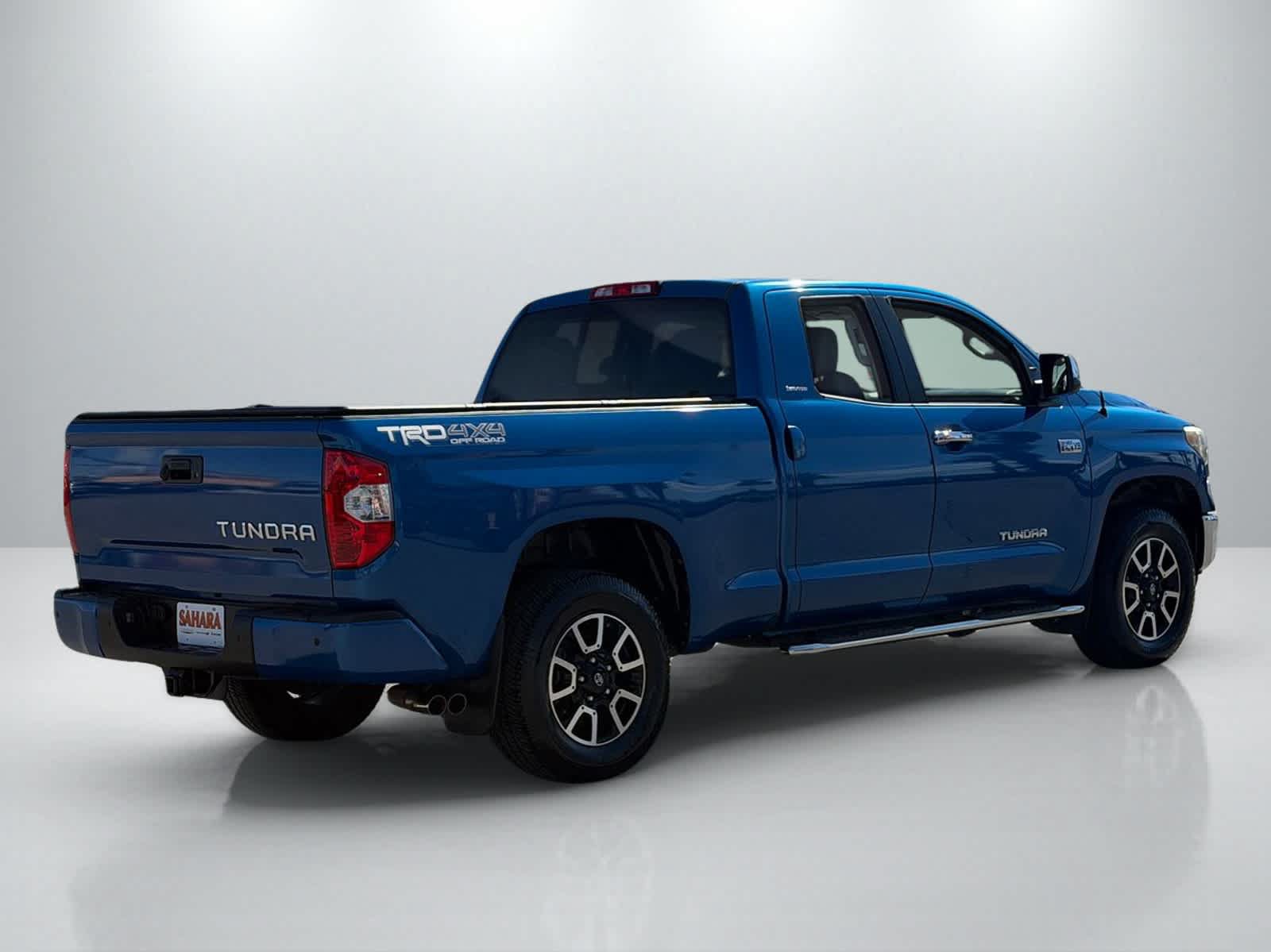 Used 2018 Toyota Tundra Limited w/ Limited Premium Package AWD/4WD image 7