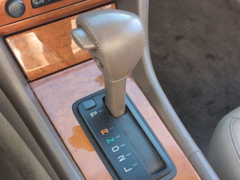 Used 2001 Lexus ES 330 image 21