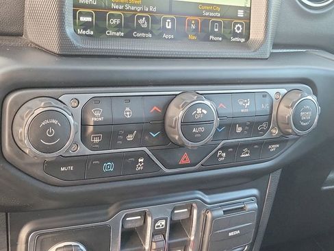 Used 2021 Jeep Wrangler Unlimited Sahara image 31