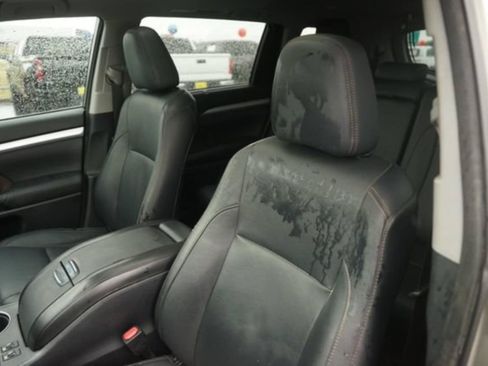Used 2015 Toyota Highlander XLE FWD image 10