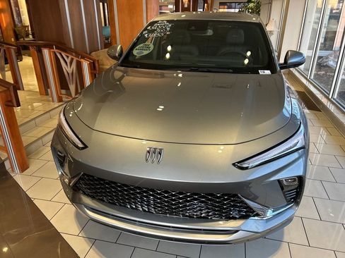 New 2026 Buick Envista Avenir FWD image 2