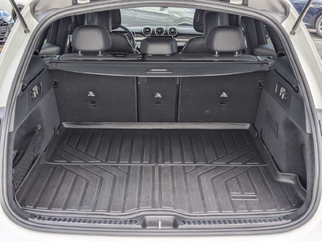 Used 2025 Mercedes-Benz GLC 300 4MATIC image 12