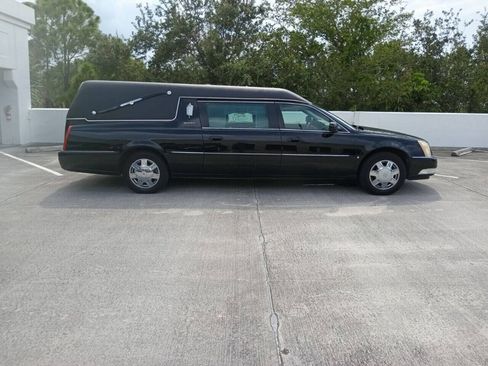Used 2008 Cadillac DTS Hearse FWD image 2