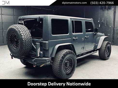 Used 2017 Jeep Wrangler Unlimited Rubicon w/ Connectivity Group AWD/4WD image 7