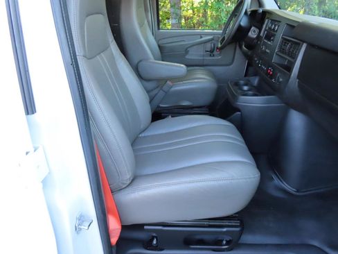Used 2015 Chevrolet Express 2500 RWD image 19