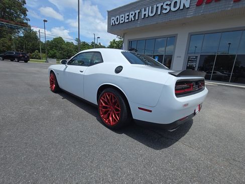 Used 2016 Dodge Challenger R/T RWD image 8