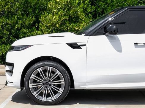 New 2026 Land Rover Range Rover Sport Dynamic SE AWD/4WD image 17