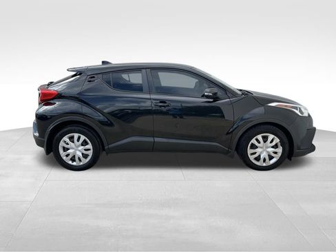 Used 2019 Toyota C-HR LE FWD image 5