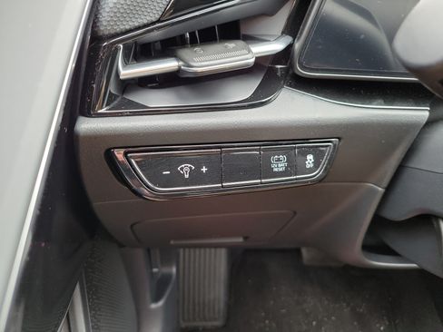 Certified 2025 Kia Niro EX FWD image 22