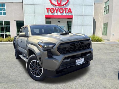 Used 2026 Toyota Tacoma TRD Sport RWD image 2